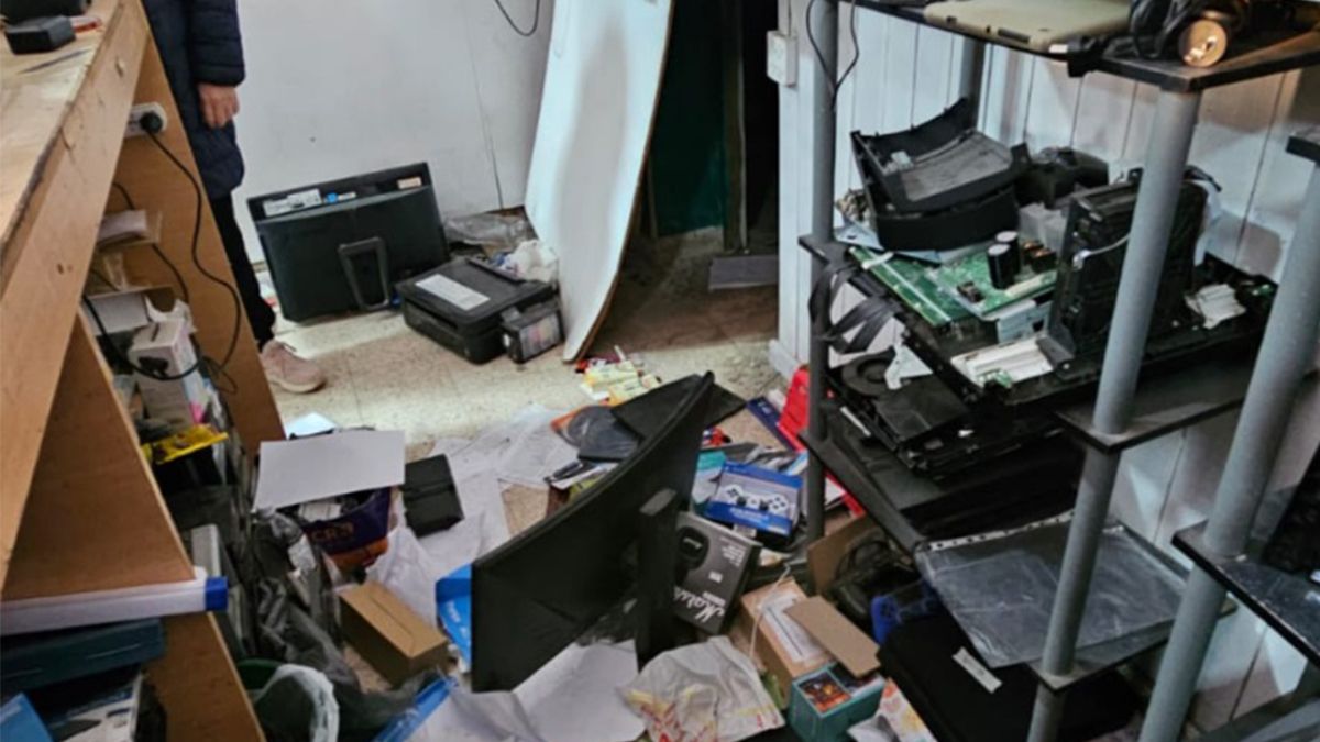 Los ladrones entraron al comercio luego de romper una pared de una casa desocupada.&nbsp;