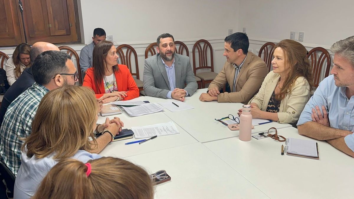 La reunión se desarrolló en la Legislatura de la Provincia de Santa Fe. La reunión se desarrolló en la Legislatura de la Provincia de Santa Fe. 