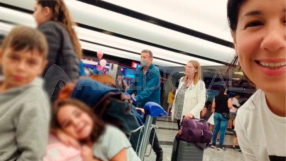 Raquel llevó a sus hijos a España para que pudieran pasar un mes de vacaciones con su padre. Raquel llevó a sus hijos a España para que pudieran pasar un mes de vacaciones con su padre.
