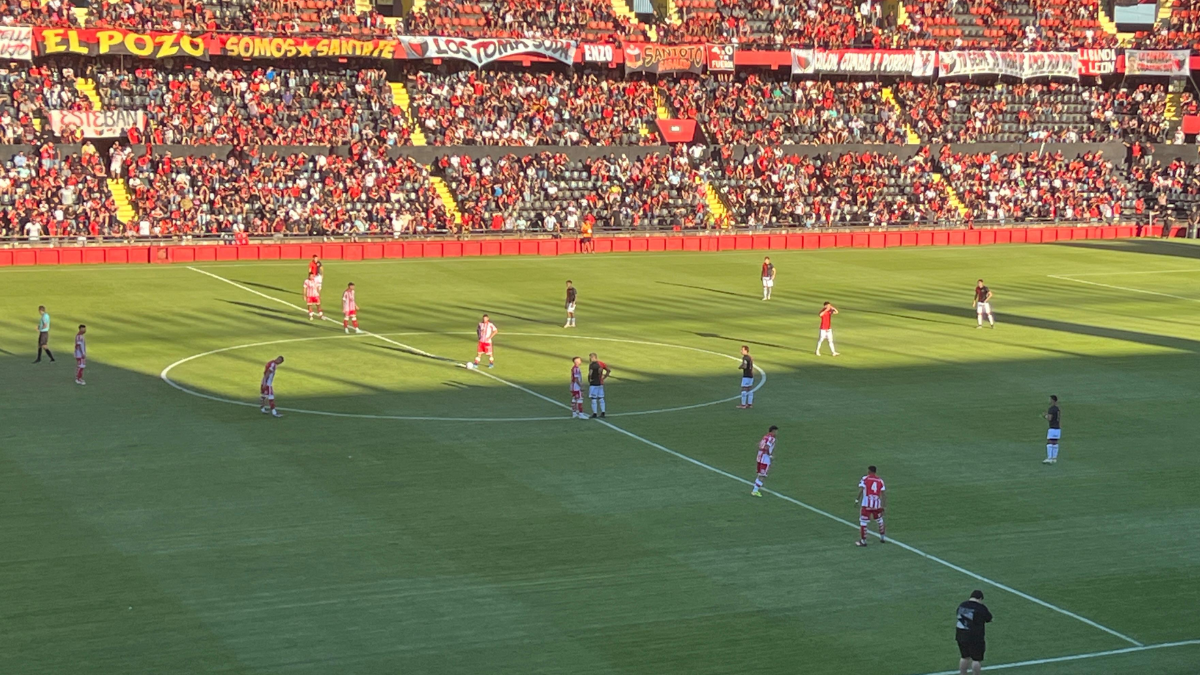Colón volverá a jugar en condición de local el sábado a las 15 contra Estudiantes. Colón volverá a jugar en condición de local el sábado a las 15 contra Estudiantes.