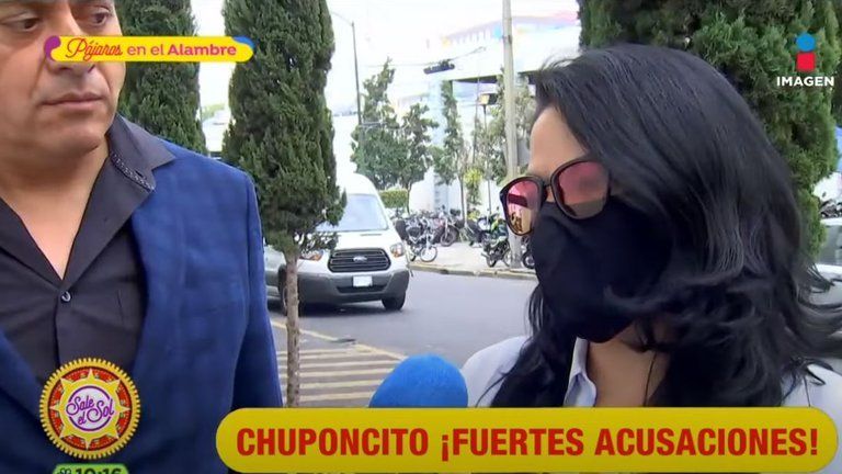 Bárbara Estrada junto a su abogado.