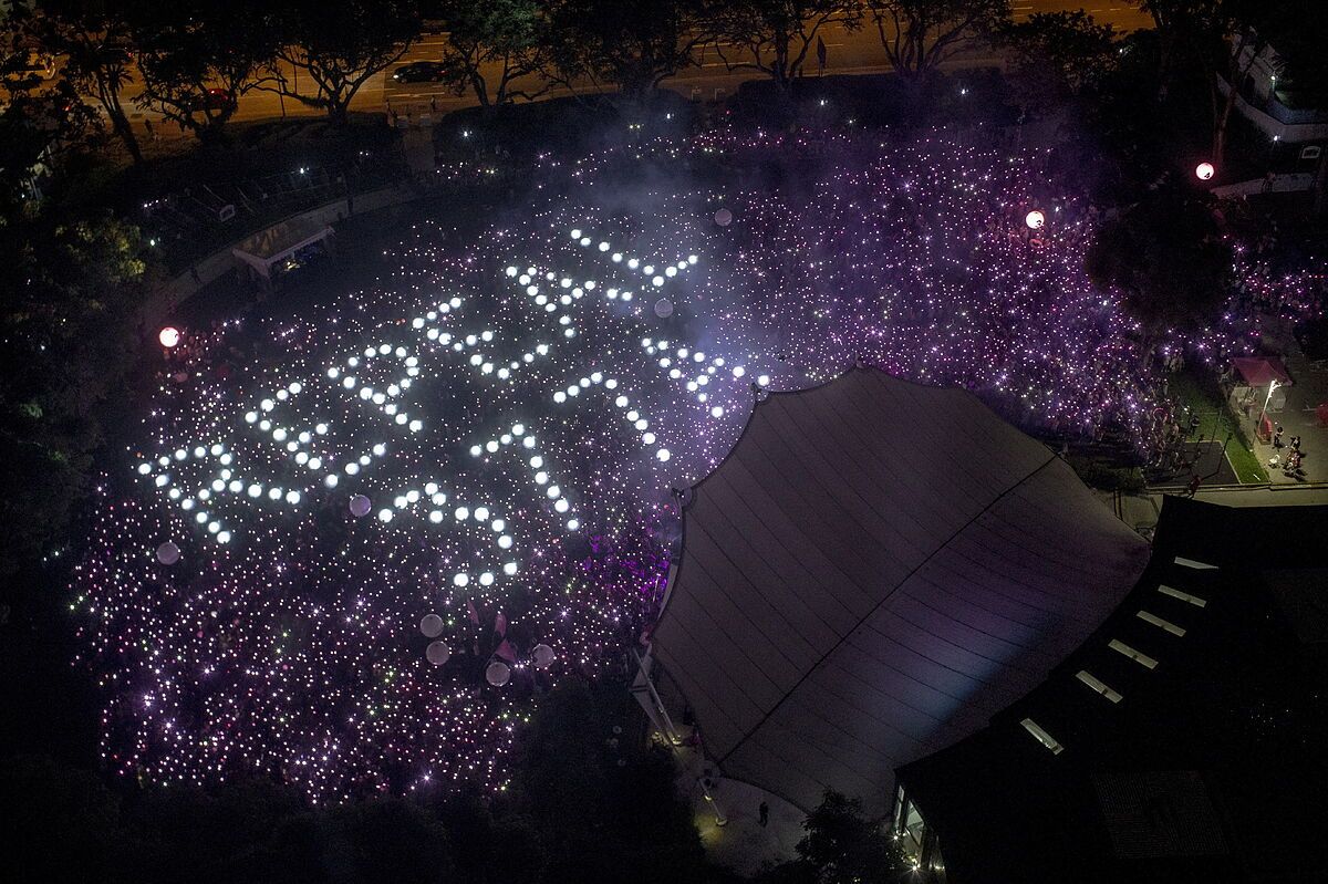 Los defensores de los derechos de la comunidad LGTBIQ+ habían presentado en el pasado dos recursos ante la justicia para tumbar la ley aunque no tuvieron éxito.
