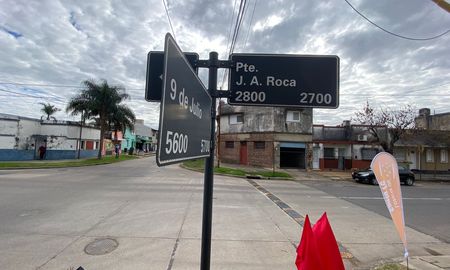 Después del accidente fatal, repararon el reductor de velocidad de barrio Los Hornos Después del accidente fatal, repararon el reductor de velocidad de barrio Los Hornos