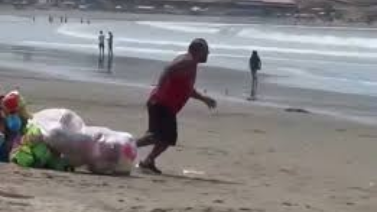 Heroico: un vendedor ambulante les salvó la vida a unos nenes que se estaban por ahogar en el mar