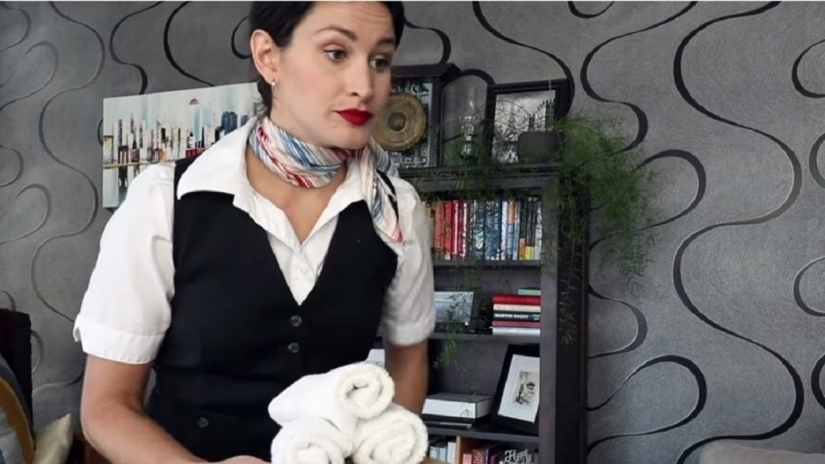 Video: la azafata adicta al trabajo que en plena cuarentena se hizo viral
