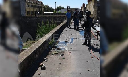 Cerca de las 10, una comitiva llegó al penal y comenzó el procedimiento. Cerca de las 10, una comitiva llegó al penal y comenzó el procedimiento.