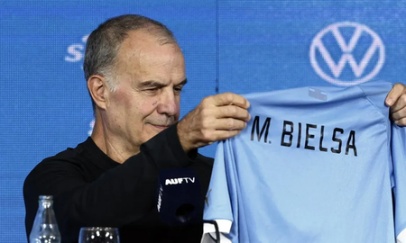 La primera locura de Marcelo Bielsa que dejó su marca imborrable en Uruguay. La primera locura de Marcelo Bielsa que dejó su marca imborrable en Uruguay.