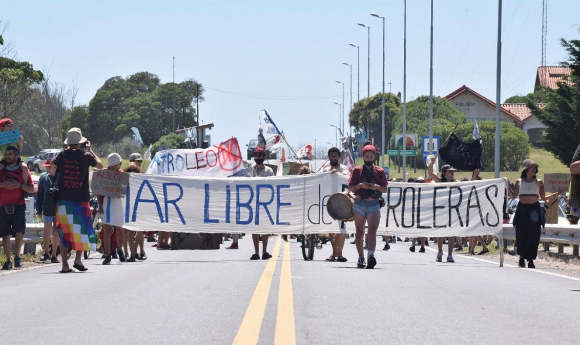 Manifestación en Chapadmalal contra la resolución del Ministerio de Ambiente.