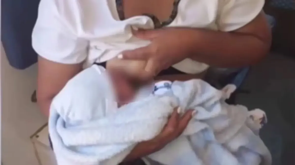 Encontraron a un recién nacido abandonado en un descampado y a punto de ser atacado por perros en Mendoza. Encontraron a un recién nacido abandonado en un descampado y a punto de ser atacado por perros en Mendoza. 