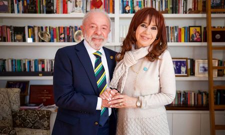 La ex presidenta de la Nación y actual titular del PJ Nacional, Cristina Kirchner, se refirió a la visita que recibió por parte del mandatario brasileño Inazio ‘Lula’ da Silva. La ex presidenta de la Nación y actual titular del PJ Nacional, Cristina Kirchner, se refirió a la visita que recibió por parte del mandatario brasileño Inazio ‘Lula’ da Silva.