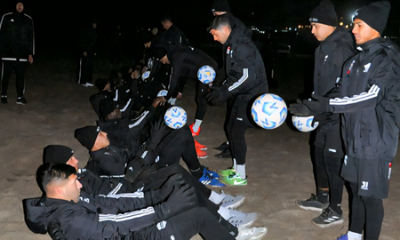 ¿Vende humo? Se conocieron los detalles insólitos de la pretemporada de Deportivo Riestra en Pinamar ¿Vende humo? Se conocieron los detalles insólitos de la pretemporada de Deportivo Riestra en Pinamar