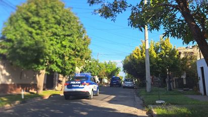 Una chica de 19 años fue baleada en Córdoba por resistirse al robo de su celular y está grave