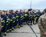 El equipo especializado en búsqueda y rescate urbano de la Federación Santafesina de Bomberos Voluntarios salió este sábado desde la Base Aérea Militar de El Palomar a bordo de un avión Hércules. El equipo especializado en búsqueda y rescate urbano de la Federación Santafesina de Bomberos Voluntarios salió este sábado desde la Base Aérea Militar de El Palomar a bordo de un avión Hércules.