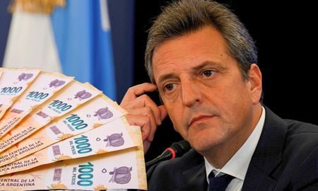 El ministro de Economía, Sergio Massa, anunció una batería de medidas luego de las elecciones PASO, con el objetivo de respaldar a los segmentos más vulnerables de la población. El ministro de Economía, Sergio Massa, anunció una batería de medidas luego de las elecciones PASO, con el objetivo de respaldar a los segmentos más vulnerables de la población.
