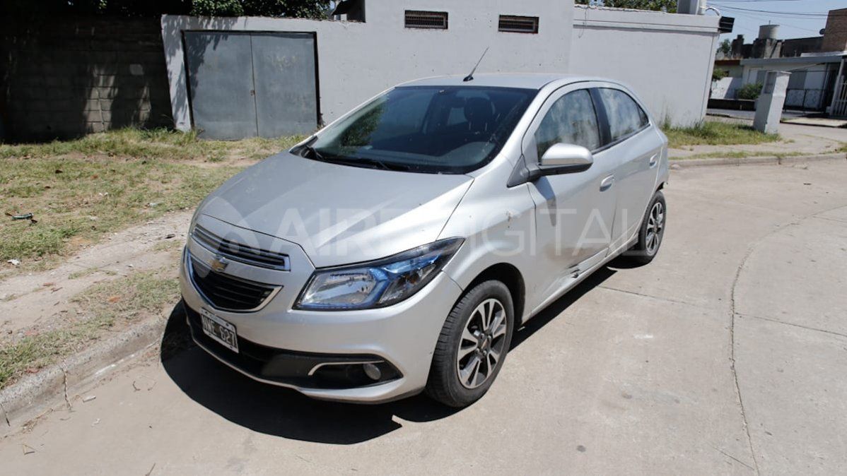 Se trata de un Chevrolet Onix -cuya dominio es NWE-627- y presentaba aparentes choques. 