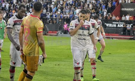 Colón descendió a la Primera Nacional tras perder con Gimnasia por 1 a 0. Colón descendió a la Primera Nacional tras perder con Gimnasia por 1 a 0.