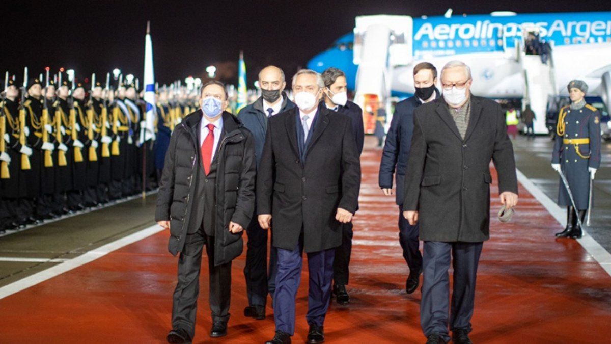 Alberto Fernández llegó a Moscú y mañana se reunirá con Vladimir Putin.