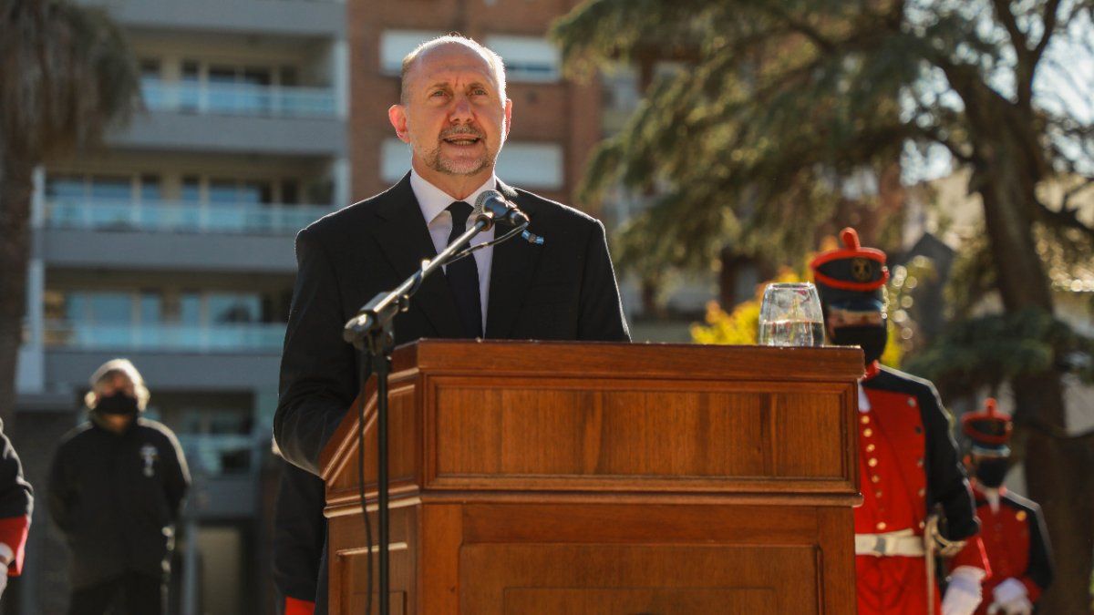 El gobernador Omar Perotti en su discurso en el acto del 25 de Mayo en Santa Fe.