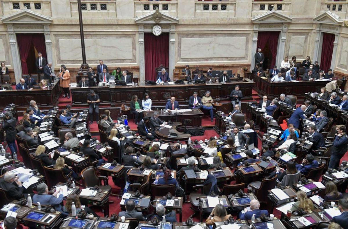 El jefe de Gabinete expone el informe de gestión número 133 en la Cámara de Diputados.