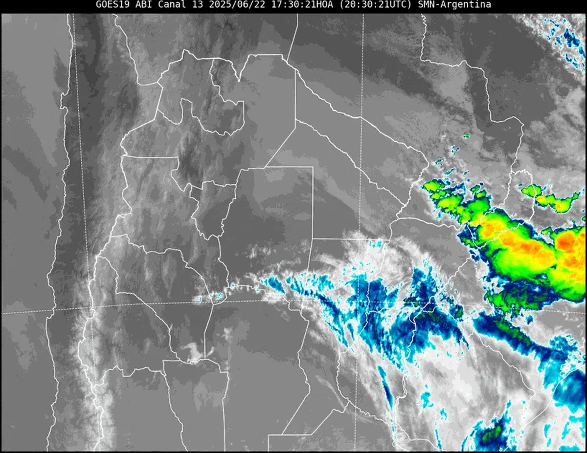 La imagen satelital nos muestra que la nubosidad que cubrió nuestro cielo durante la jornada de este domingo se desplaza hacia el noreste. La imagen satelital nos muestra que la nubosidad que cubrió nuestro cielo durante la jornada de este domingo se desplaza hacia el noreste.