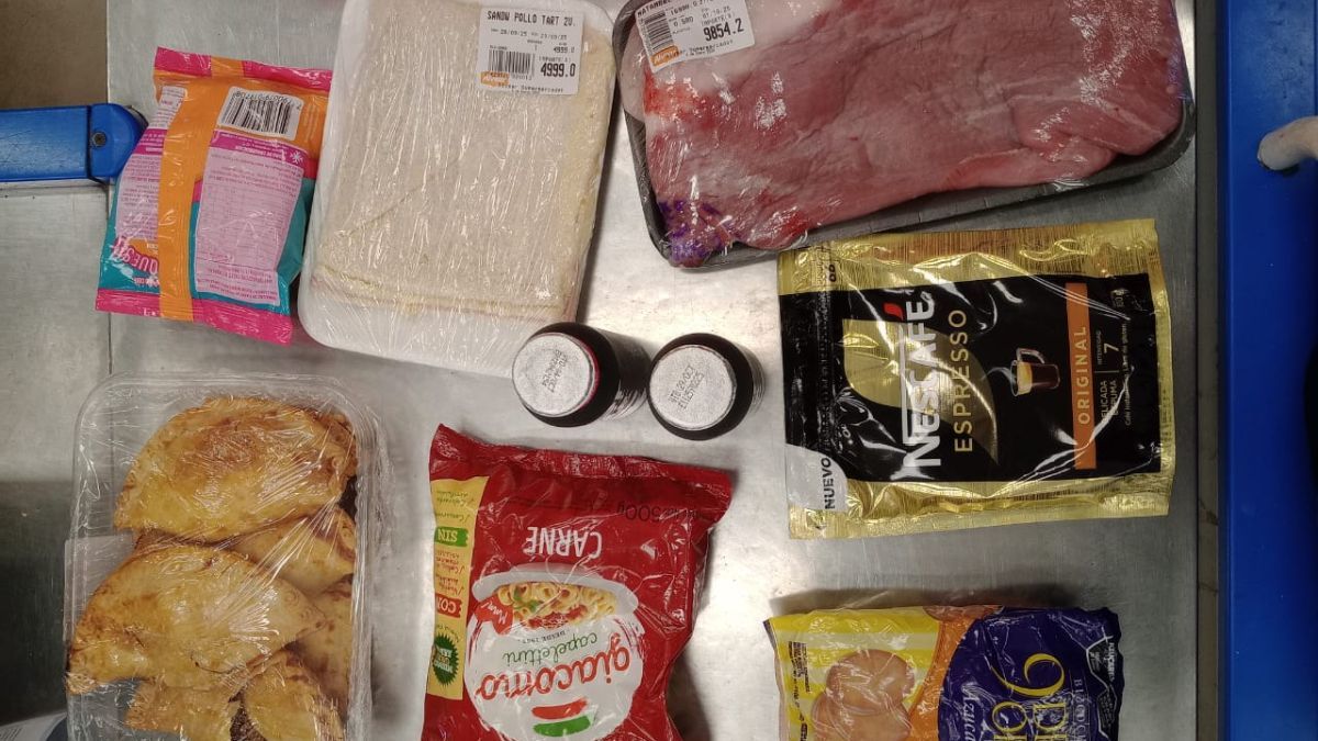 Entre los elementos robados se destacan: carne envasada
