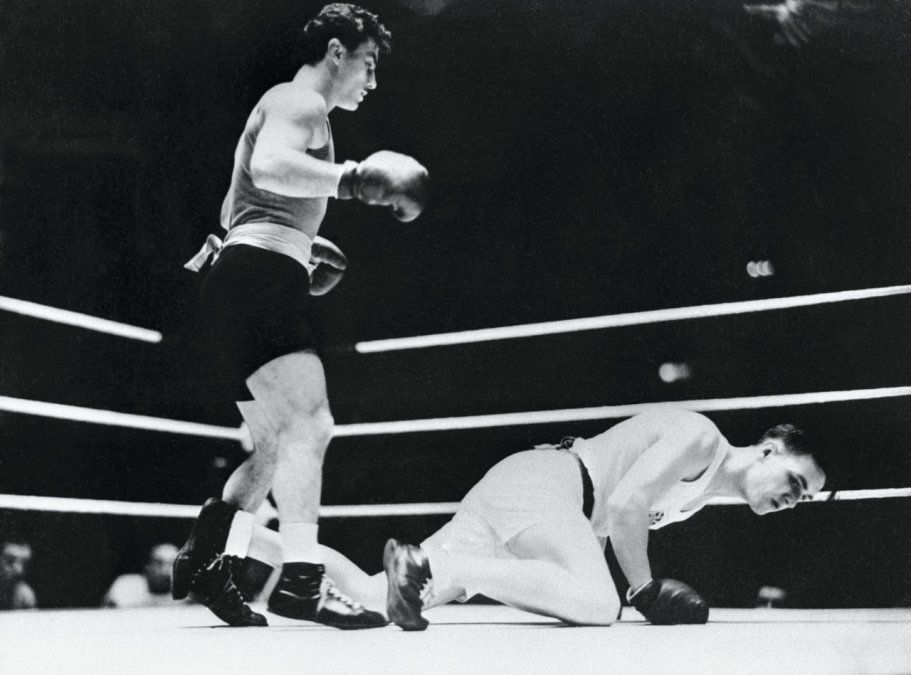 El 13 de agosto de 1948, Papp conquistó su primer oro olímpico en los Juegos de Londres. Lo hizo en la categoría mediano (hasta 73 kilos) y, en la final, venció por puntos (3-0) al inglés John Wright.