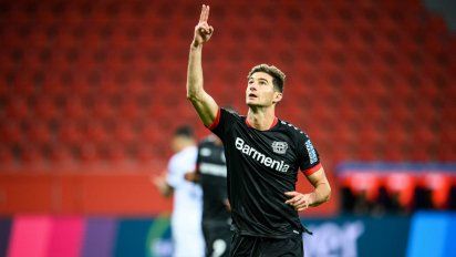 Lucas Alario convirtió un doblete en la victoria de Bayer Leverkusen