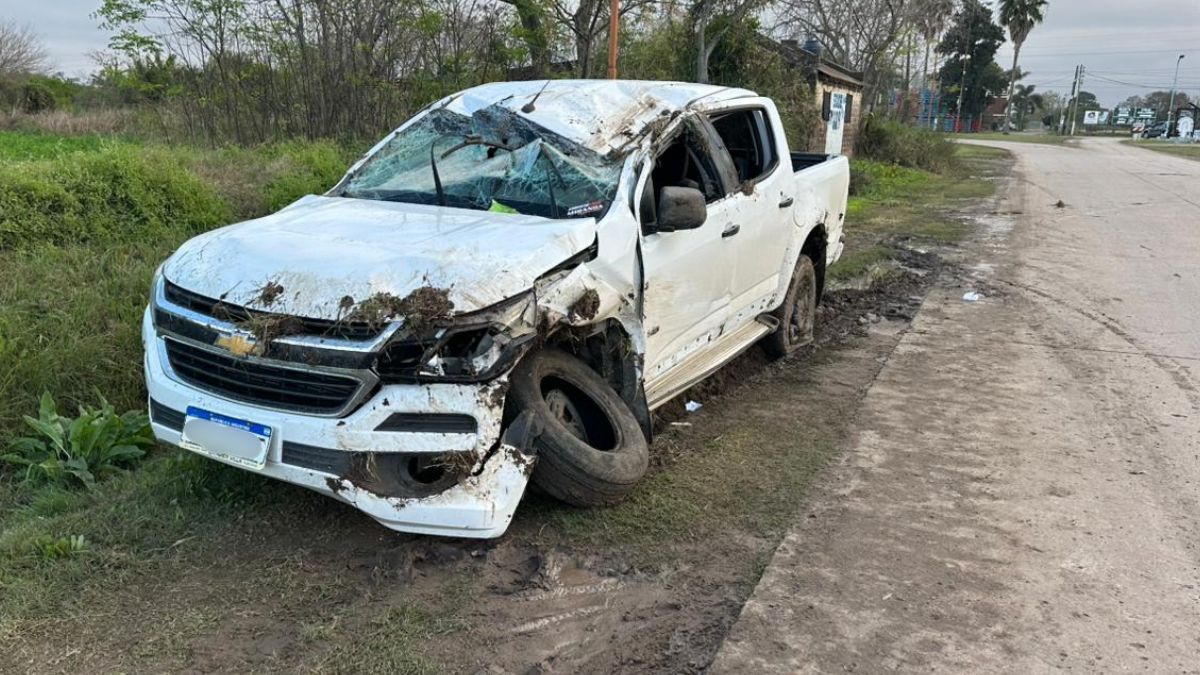 Una camioneta protagonizó un accidente en el límite de Aristóbulo del Valle y la Ruta 2, camino a Monte Vera.