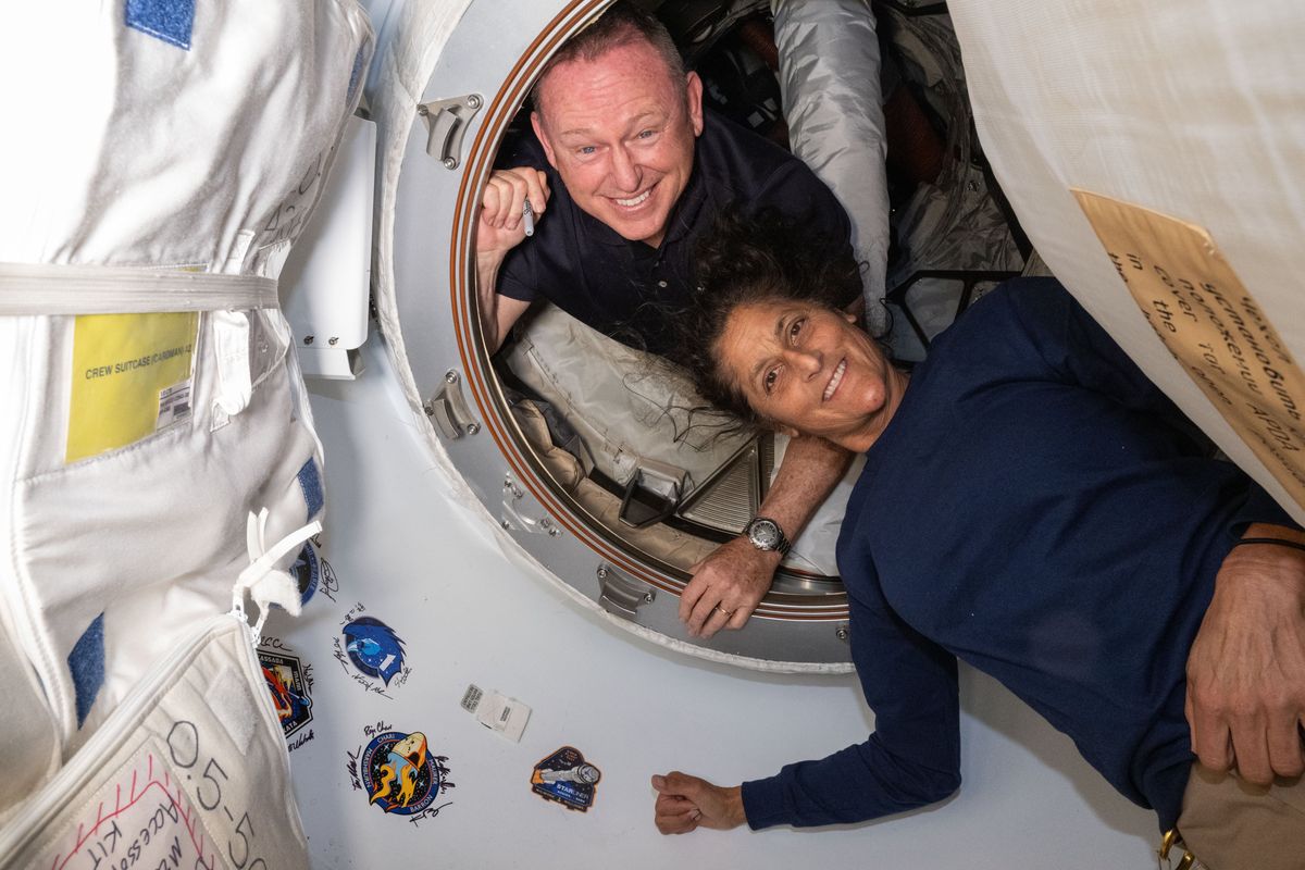 Los astronautas de la NASA Butch Wilmore y Sunita Williams, que realizarán la caminata espacial el jueves. Los astronautas de la NASA Butch Wilmore y Sunita Williams, que realizarán la caminata espacial el jueves.