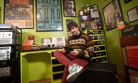 En una habitación de la casa de Gerardo Rivera en Temperley, provincia de Buenos Aires, conviven discos, casetes, entradas, fotografías, afiches, recortes periodísticos, documentos discográficos y piezas que pertenecieron a algunos de los protagonistas de Sumo. En una habitación de la casa de Gerardo Rivera en Temperley, provincia de Buenos Aires, conviven discos, casetes, entradas, fotografías, afiches, recortes periodísticos, documentos discográficos y piezas que pertenecieron a algunos de los protagonistas de Sumo.