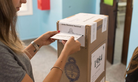 Los adolescentes de 16 y 17 años representan el 2,5% del padrón electoral argentino. Los adolescentes de 16 y 17 años representan el 2,5% del padrón electoral argentino.