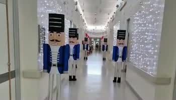 Esto también forma parte del cuidado: el mensaje detrás de los cascanueces gigantes