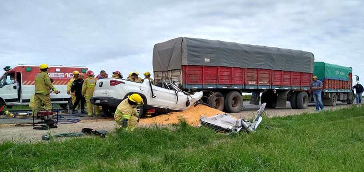 Murió el conductor que embistió un camión en la autopista Santa Fe-Rosario