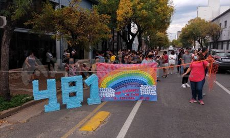 Los padres de la escuela Echeverría realizaron varias manifestaciones para explicar su desconformidad con las decisiones del Ministerio de Educación. Los padres de la escuela Echeverría realizaron varias manifestaciones para explicar su desconformidad con las decisiones del Ministerio de Educación.