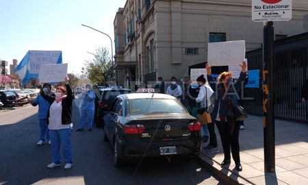 Los trabajadores del Cullen reclaman hace una semana en contra del acuerdo salarial de los gremios y el gobierno. Los trabajadores del Cullen reclaman hace una semana en contra del acuerdo salarial de los gremios y el gobierno.