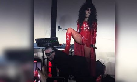 Lali Espósito sometió a Fito Páez. Lali Espósito sometió a Fito Páez.