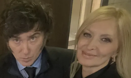 Noche de viernes en Olivos. Cena familiar con mi hijo y mi novio, posteó en su cuenta de Instagram la ex vedette. Noche de viernes en Olivos. Cena familiar con mi hijo y mi novio, posteó en su cuenta de Instagram la ex vedette.