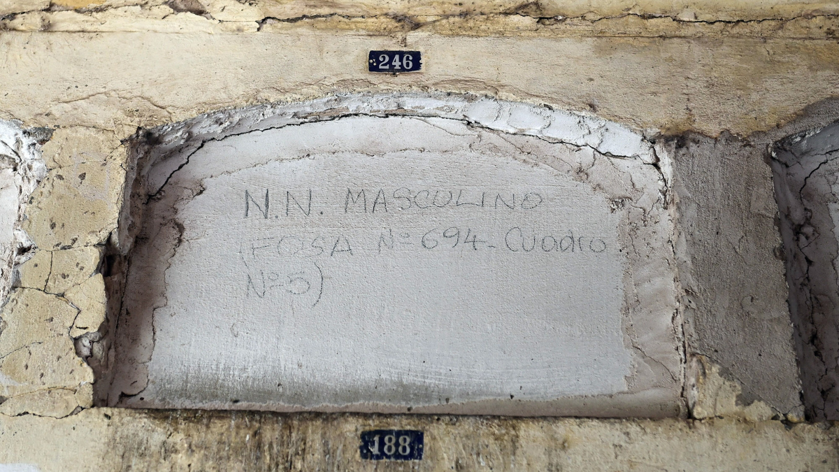 En cada contenedor encontrado en los nichos había restos pertenecientes a un cuerpo. En cada contenedor encontrado en los nichos había restos pertenecientes a un cuerpo.