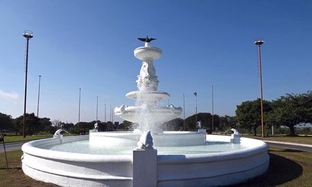 La Fuente de la Cordialidad se construyó en 1928, en el ex Parque Oroño. Cuatro décadas después fue trasladada a su actual ubicación. La Fuente de la Cordialidad se construyó en 1928, en el ex Parque Oroño. Cuatro décadas después fue trasladada a su actual ubicación.