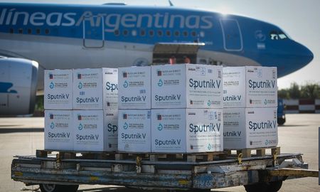 En el avión procedente de Moscú llegó también un cargamento con vacunas del componente 1 y 2. En el avión procedente de Moscú llegó también un cargamento con vacunas del componente 1 y 2.
