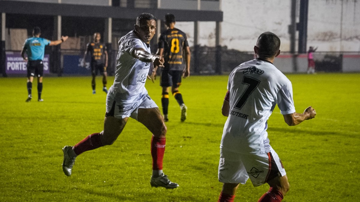 Sonó fuerte en Colón y ahora la rompe en otro equipo de la Primera Nacional: pelea por la punta