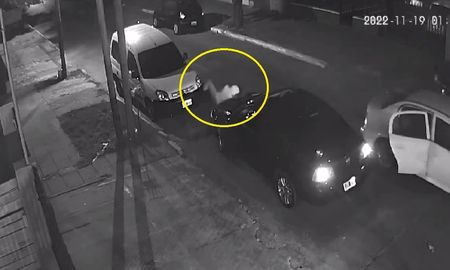 Un vecino enfrentó a los tiros a un grupo de delincuentes armados en San Justo: video brutal Un vecino enfrentó a los tiros a un grupo de delincuentes armados en San Justo: video brutal