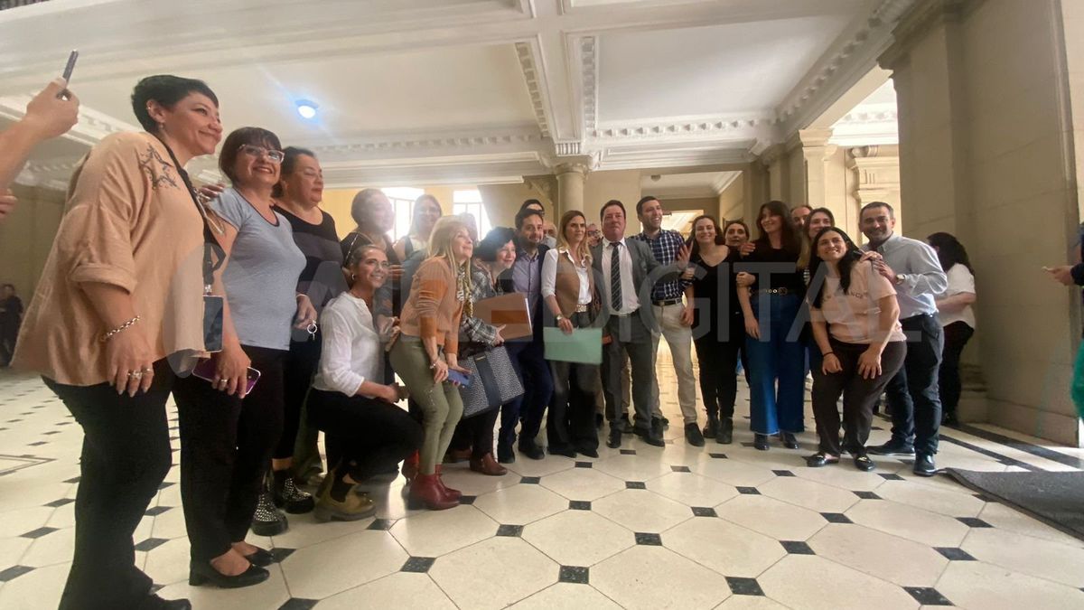 El momento en que los diputados del bloque Somos Vida llegaron a Tribunales a presentar el planteo de inconstitucionalidad de la ley de reforma jubilatoria. El momento en que los diputados del bloque Somos Vida llegaron a Tribunales a presentar el planteo de inconstitucionalidad de la ley de reforma jubilatoria.