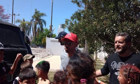 Javier Mascherano estuvo presente en el torneo El Verdecito, organizado por el club Sanjustino, de la Liga Santafesina de Fútbol. Javier Mascherano estuvo presente en el torneo El Verdecito, organizado por el club Sanjustino, de la Liga Santafesina de Fútbol.