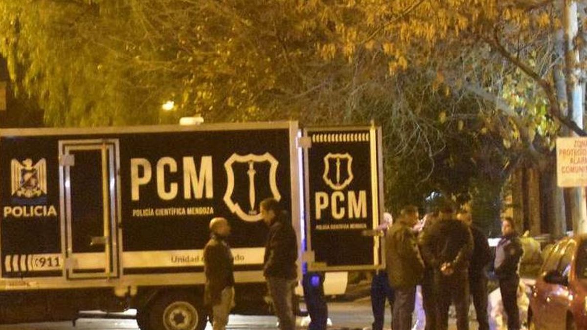 Los agresores escaparon y el joven fue trasladado al Hospital Paroissien