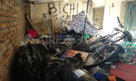 La casa está ubicada en la Salvador del Carril al 1.800. Por la cantidad de residuos que encontraron en el interior debieron acudir familiares de la dueña a ayudar a limpiar. La casa está ubicada en la Salvador del Carril al 1.800. Por la cantidad de residuos que encontraron en el interior debieron acudir familiares de la dueña a ayudar a limpiar.