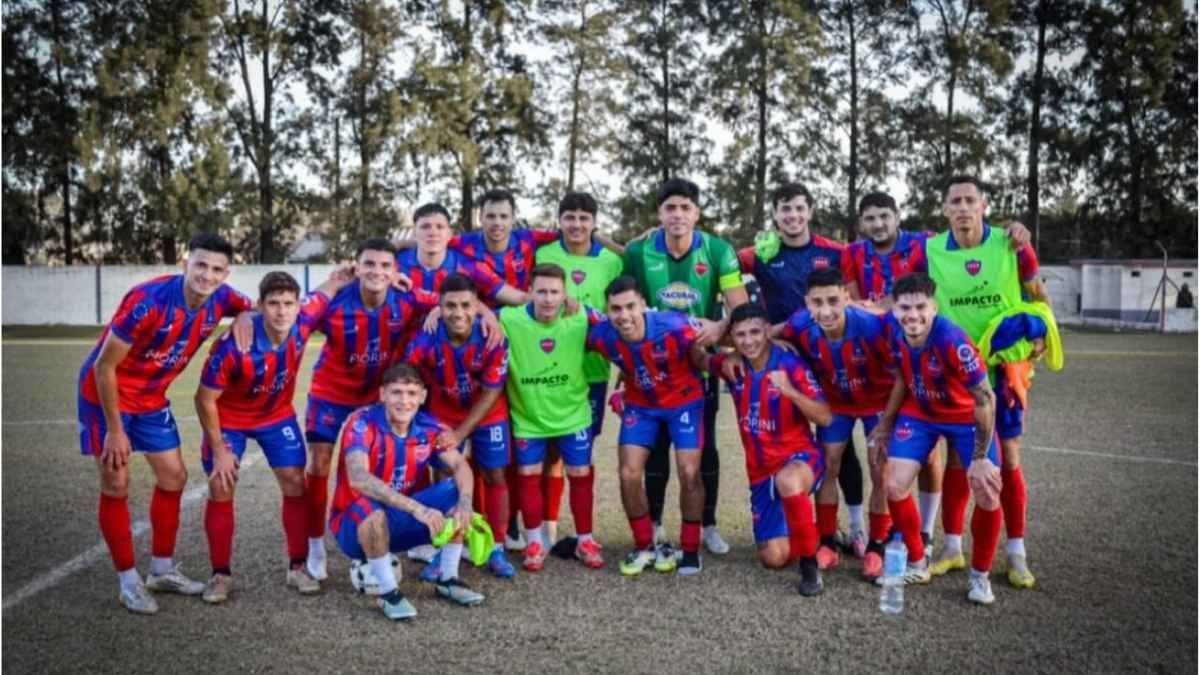 La Perla del Oeste de Recreo, único líder de la Liga Santafesina de Fútbol. Foto: Marien Ediciones.