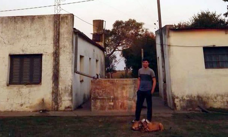 Vive en un pueblo rural casi sin internet y fue expulsado de una clase virtual de la facultad por no tener encendida la cámara Vive en un pueblo rural casi sin internet y fue expulsado de una clase virtual de la facultad por no tener encendida la cámara