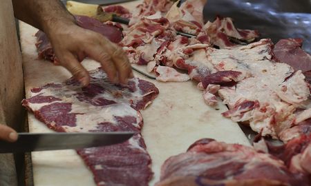 El valor por kilo de corte es de $ 699 la tira de asado; $ 749 el vacío; $ 779 el matambre; $ 449 la falda; $ 639 la tapa de asado; $ 799 la nalga; y $ 649 la paleta. El valor por kilo de corte es de $ 699 la tira de asado; $ 749 el vacío; $ 779 el matambre; $ 449 la falda; $ 639 la tapa de asado; $ 799 la nalga; y $ 649 la paleta.