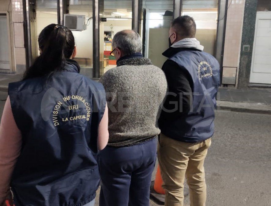 Los vecinos de barrio Los Cipreses se manifestaron frente a Tribunales para pedir Justicia por las víctimas de los abusos sexuales.&nbsp;